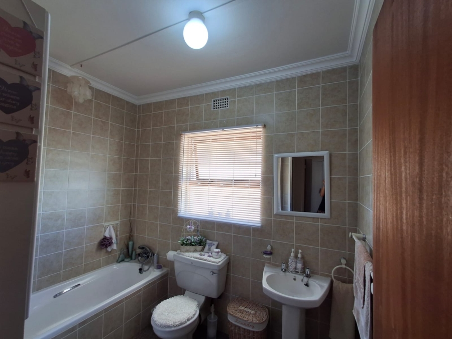 3 Bedroom Property for Sale in Seafield Eastern Cape